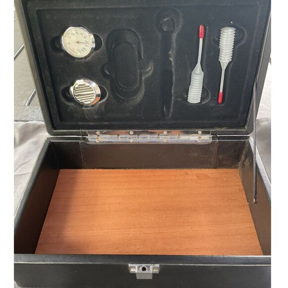 Thompson and Co Inc Leather Humidor - Picture 7 of 9